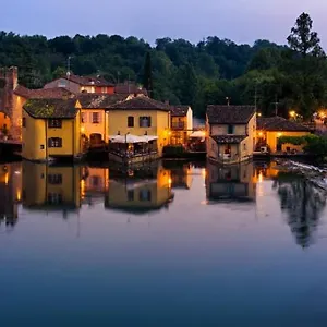 Le Finestre Su Borghetto Guest house
